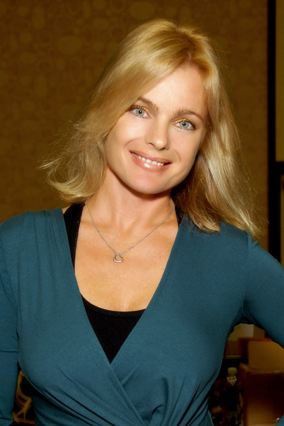 Erika_Eleniak_2011.jpg