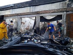 pasar-kelet-jepara-terbakar-kamis-2652022-sore_43.jpeg